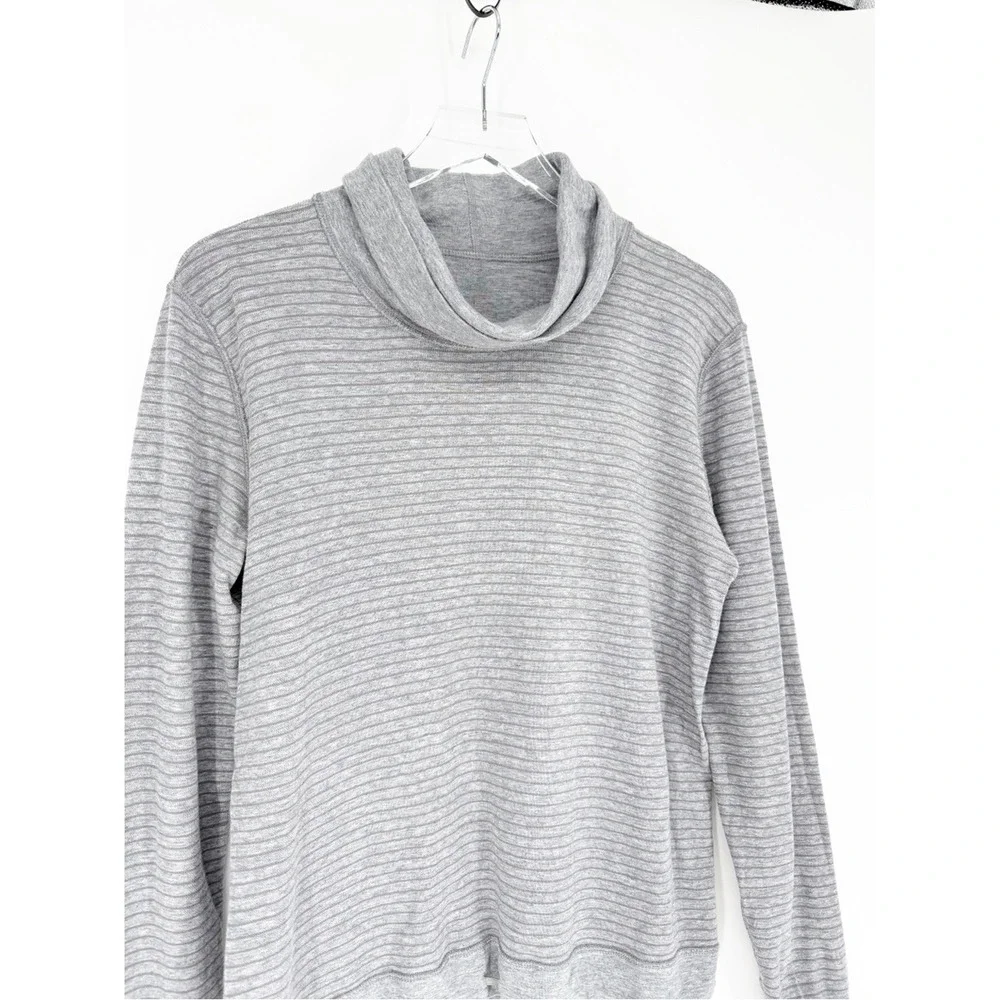 Lululemon Double Up Reversible Turtleneck Top Women's 10 Grey